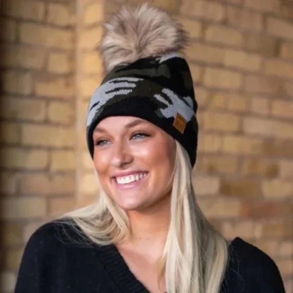 SOLD OUT Olive Camouflage Fleece Lined Knit Faux Fur Pompom Beanie Women's - Picture 4 of 4